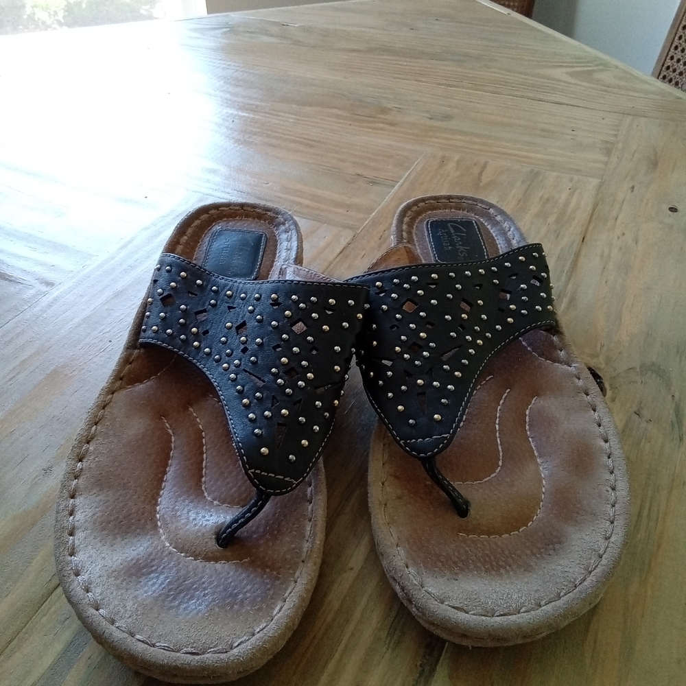 Clarks Artisan Studded Black Perforated Leather Low Wedge Sandals Sz 8.5